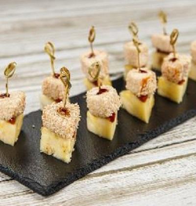 Канапе с ананасом и курицей терияки