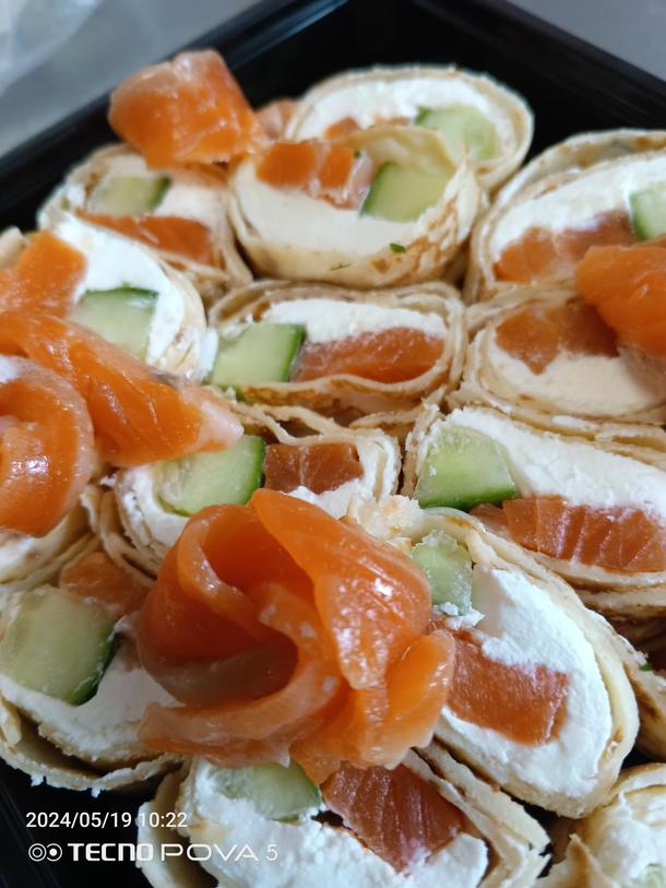 Рулетики с семгой и сыром Филадельфия