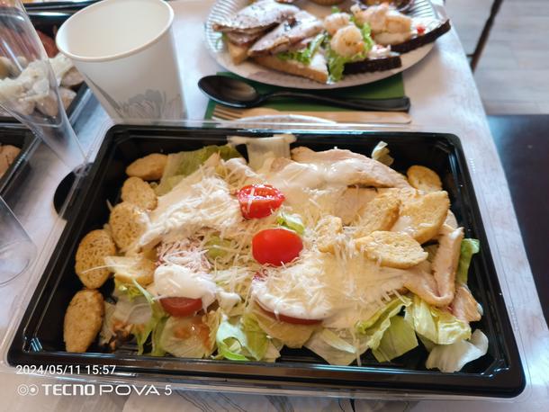 Салат Цезарь классический