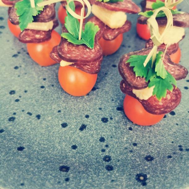 Канапе с суджуком, беби кукурузой на черри