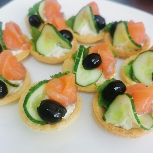 Тарталетки с творожным сыром и лососем Тарталетки с творожным сыром и лососем