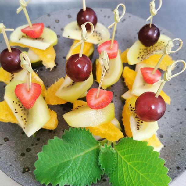 Канапе "Фрукты по сезону"