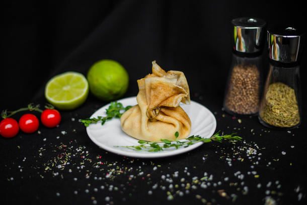 Блинные мешочки с курицей и шампиньонами Блинные мешочки с курицей и шампиньонами