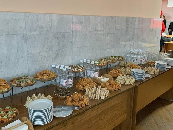 Доставка блюд и напитков на 4 персоны в Челябинске